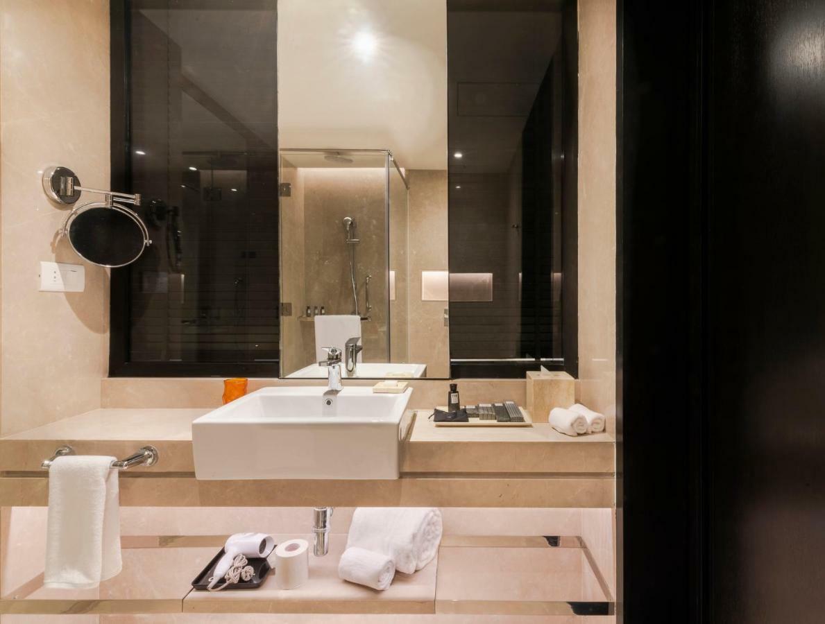 The Park Mumbai Juhu Hotel Екстериор снимка
